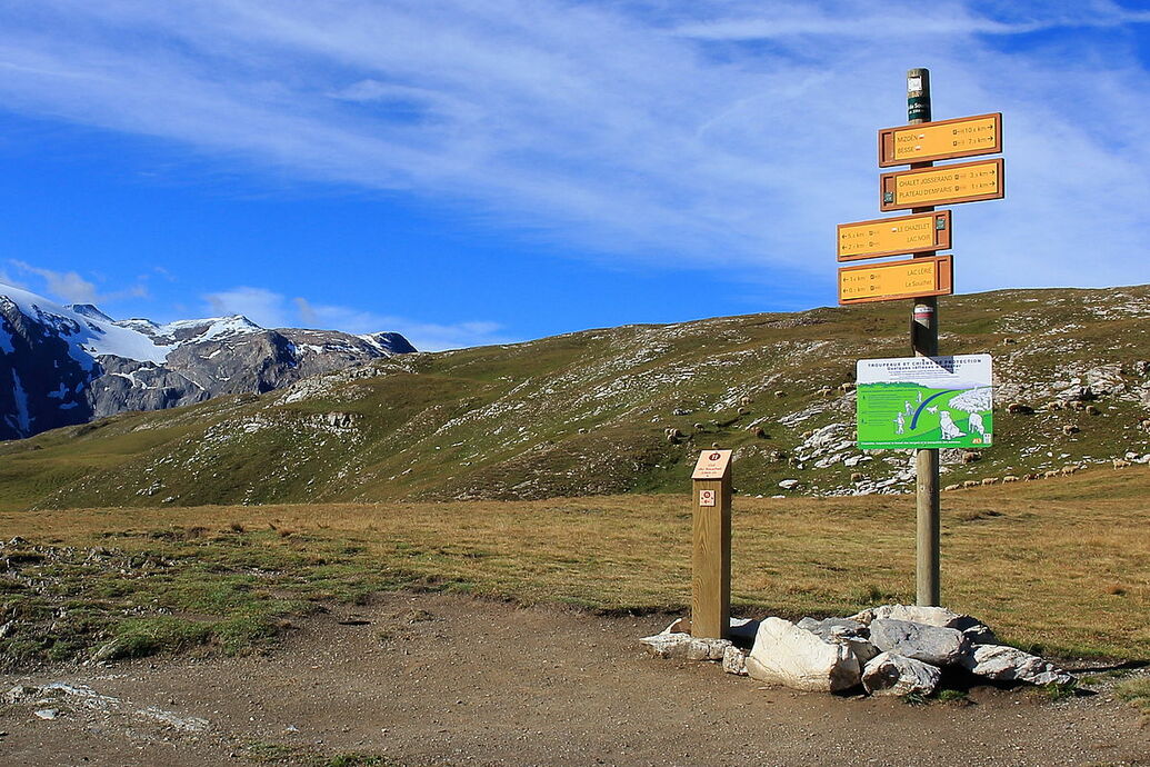 Col_du_Souchet__La_Grave__Frankrijk_(2356_m.)_Landmark.JPG